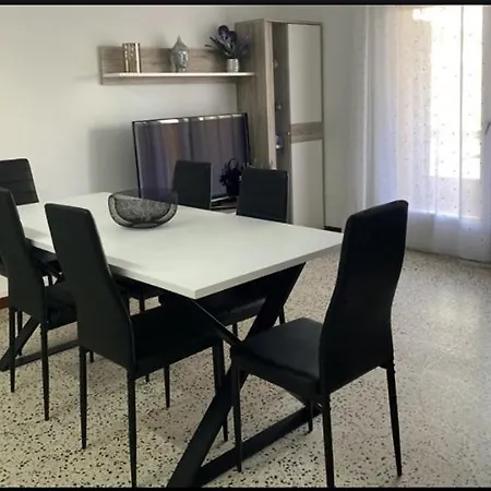 With Large Terrace, In Santa Margarita 罗萨斯